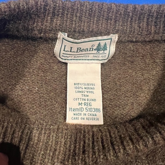 L.L. Bean Mens M Sweater Top Pullover Merino Wool Green Fisherman's Elbow Patch - Picture 5 of 7